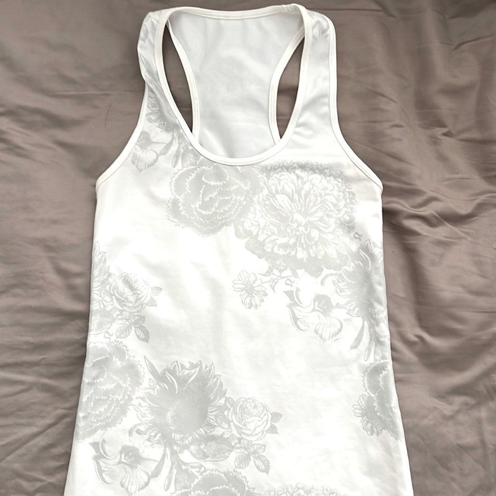 Lululemon tank floral size 4